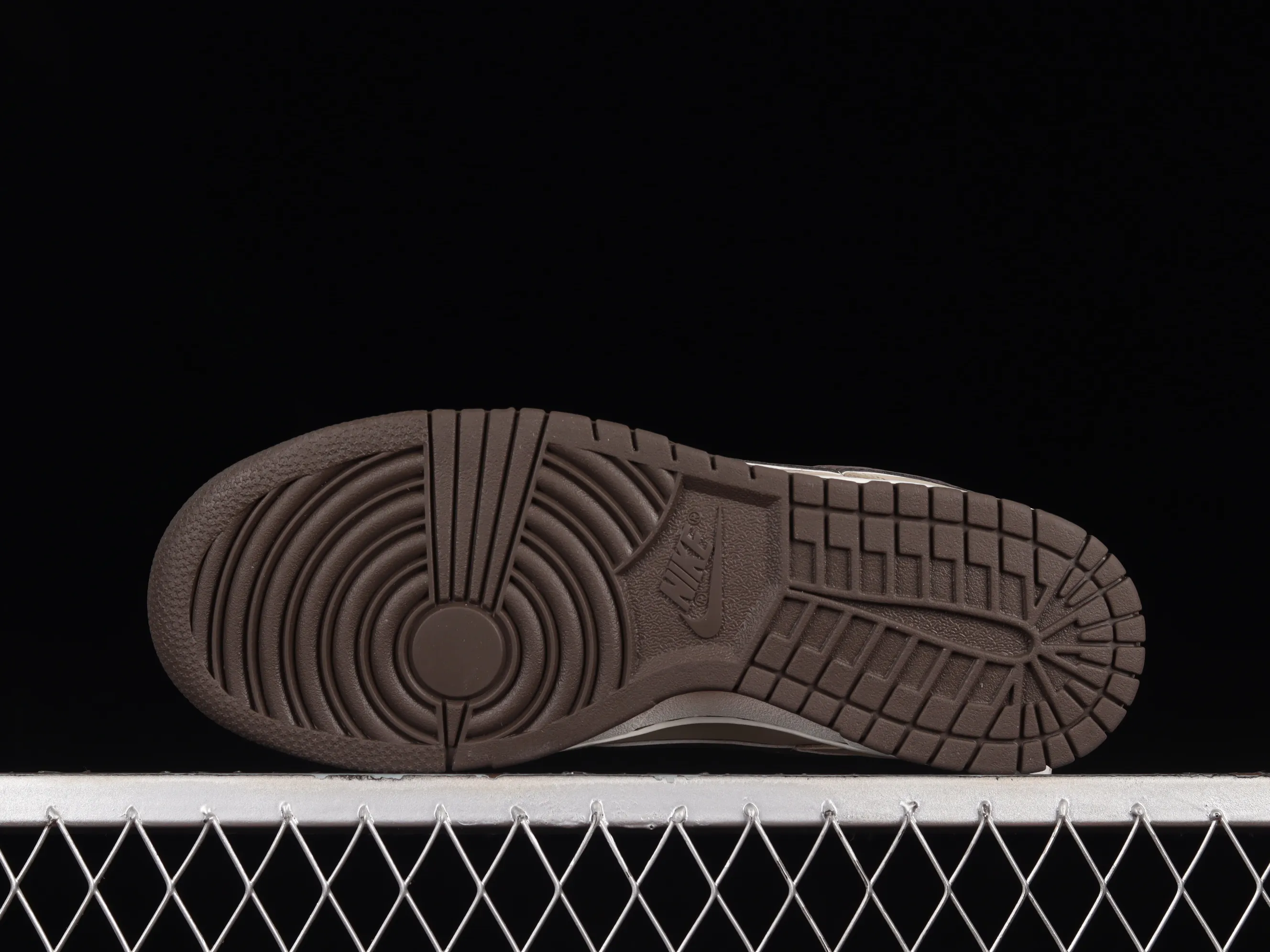 All Categories Nk SB Dunk Series Nk SB Dunk Low Low-top sneakers Otomo Katsuhiro x Nk SB Dunk Low "Steamboy OST" Creative customization collaboration Otomo Katsuhiro co-branded SB low-top sports and leisure sneakers LF0068-002